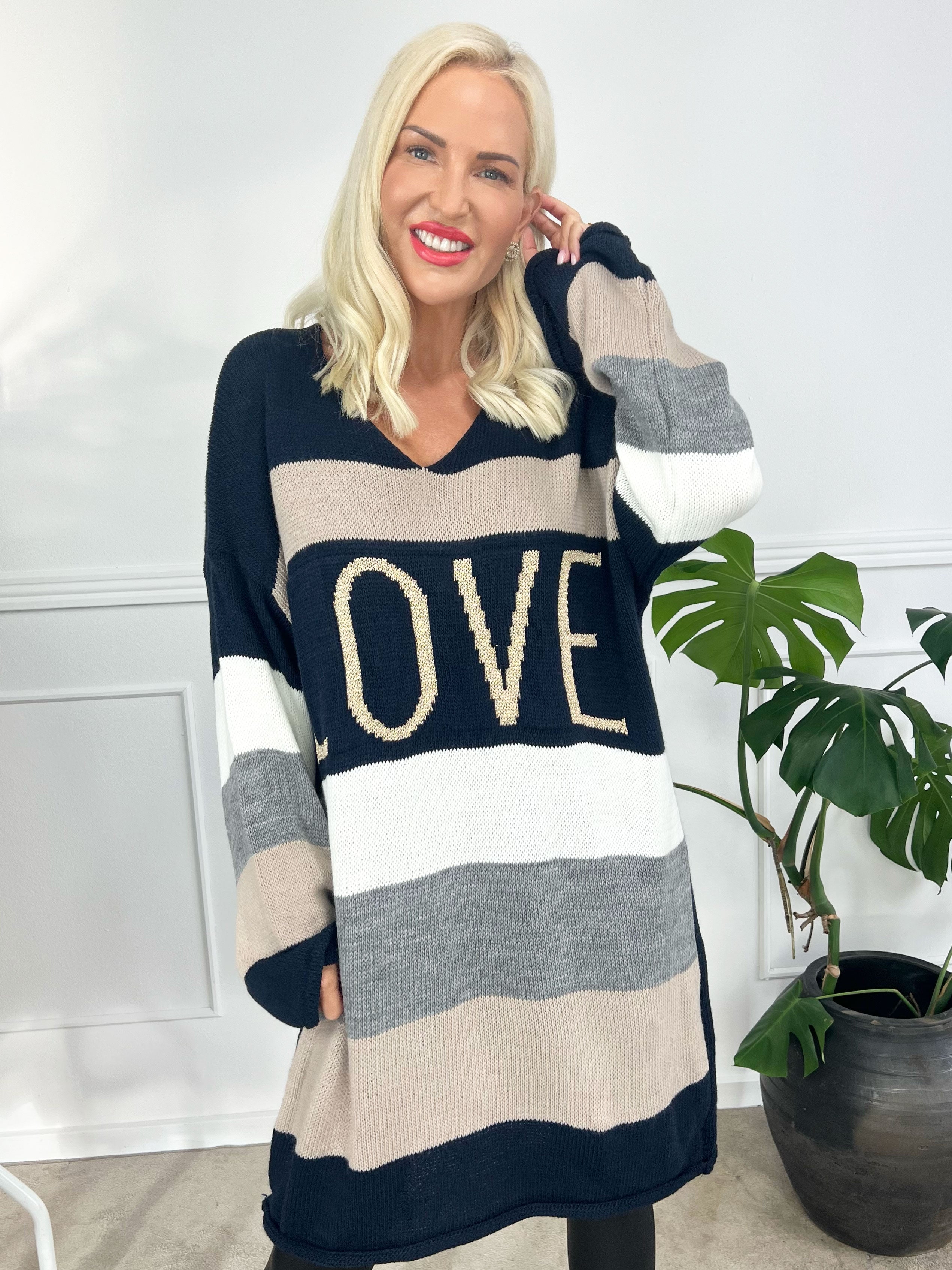 Love - Strikkjole med brede striber og skrift med glimmertråde